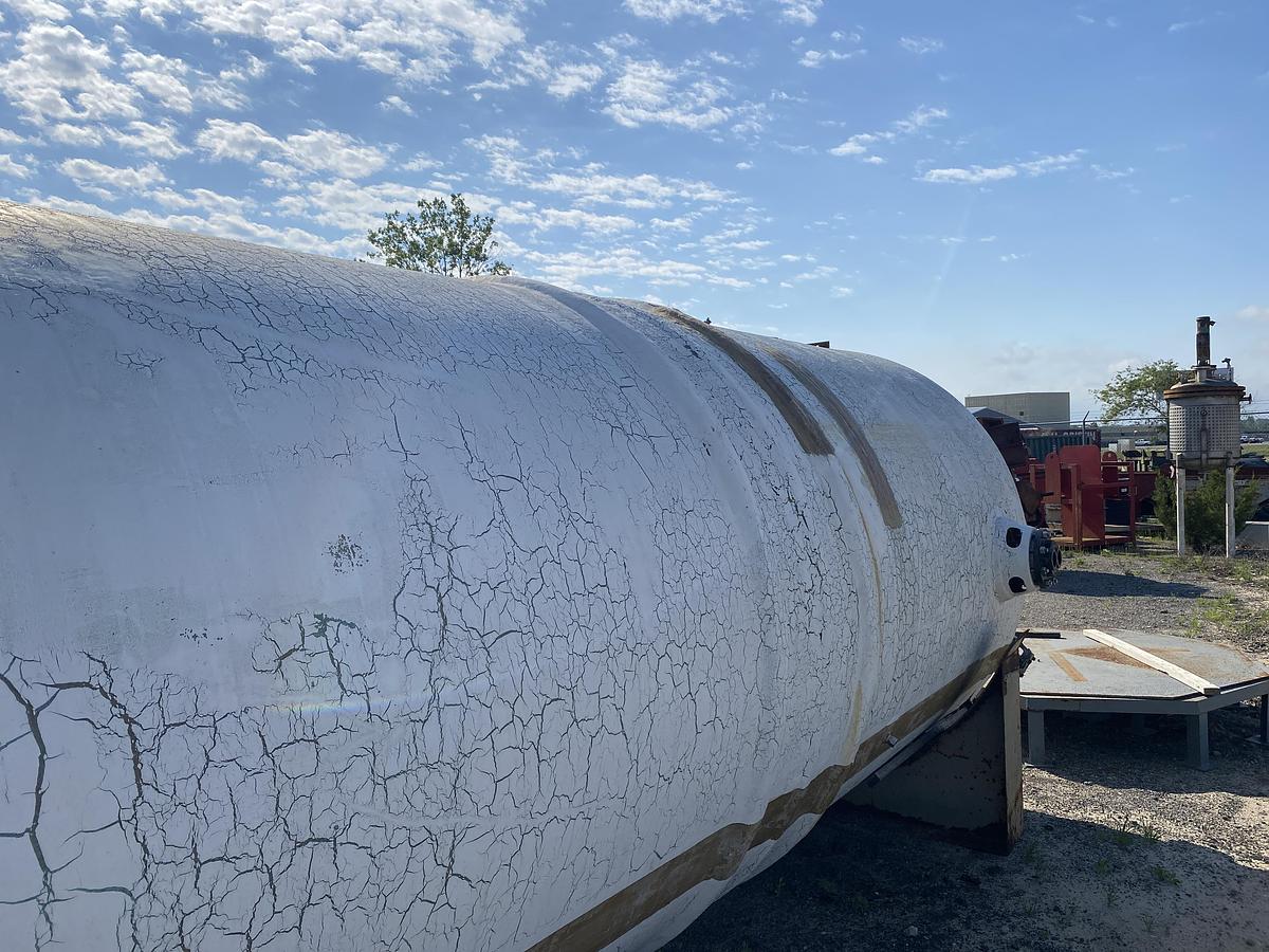 Used Used Owens Corning 5600 gallon fiberglass vertical storage tank