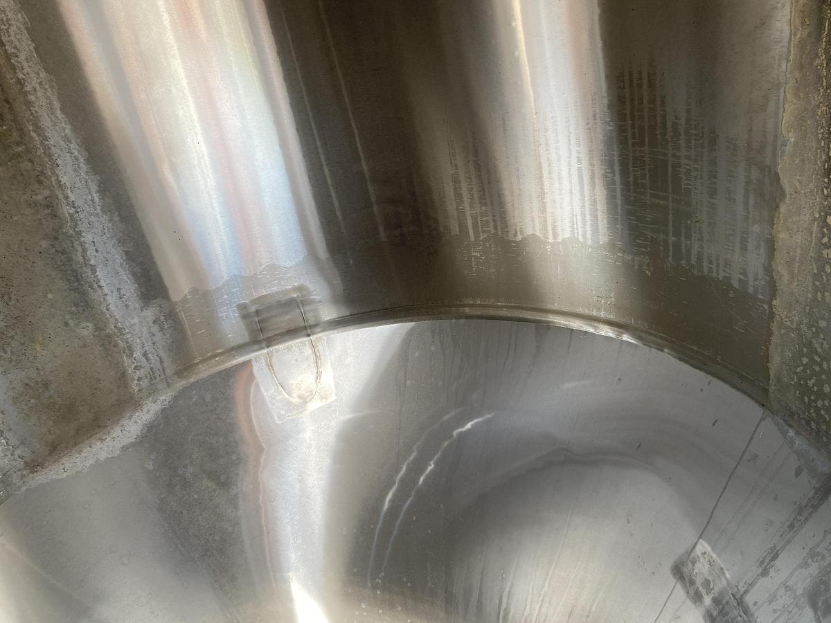 Used Used Deutshe Babcock BTE Gruppe Bdag 2600L/680 gallon 304 stainless steel vertical jacketed tank