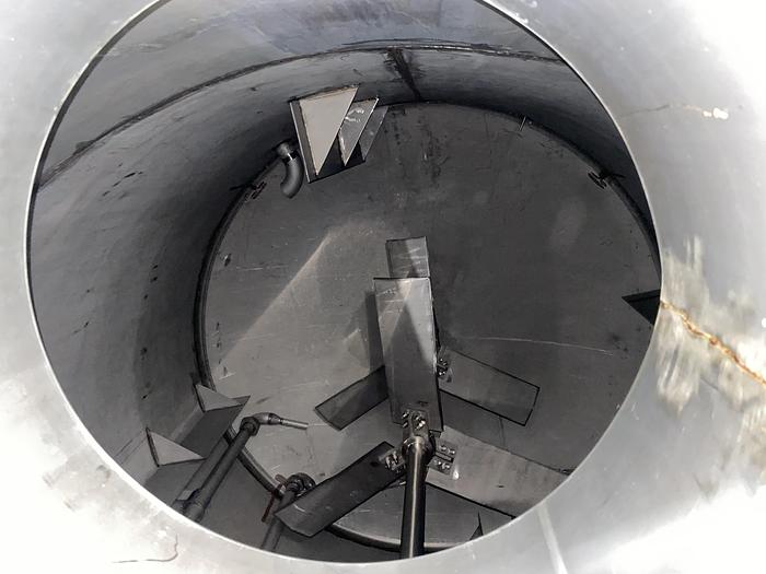 Used Used IPSCO approximately 9300 gallon 304 stainless steel vertical mix tank