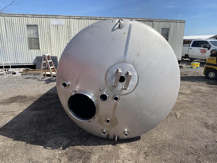 Used Used Walker 2800 gallon 316 stainless steel vertical tank