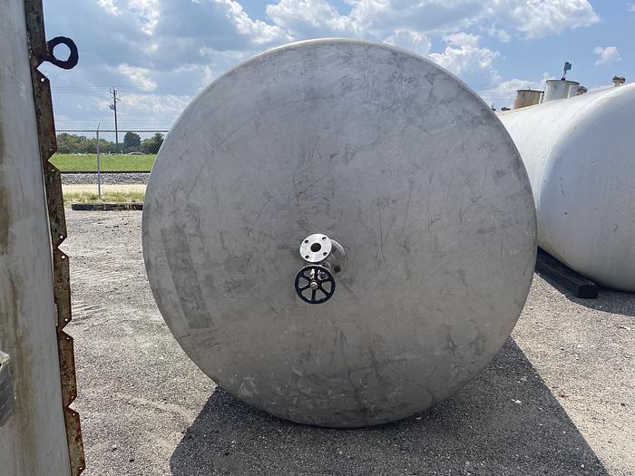 Used Used Alloy Fabricators Inc. approximately 3800 gallon 304 stainless steel vertical mix tank