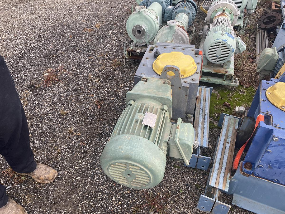 Used Used Lightnin Right-Angle Drive (CW). Model 504Q7.5C