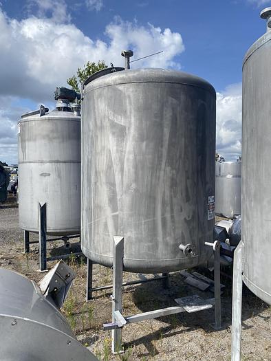 Used Used Circleville Metal Works Inc. approximately 1050 gallon 304 stainless steel vertical tank