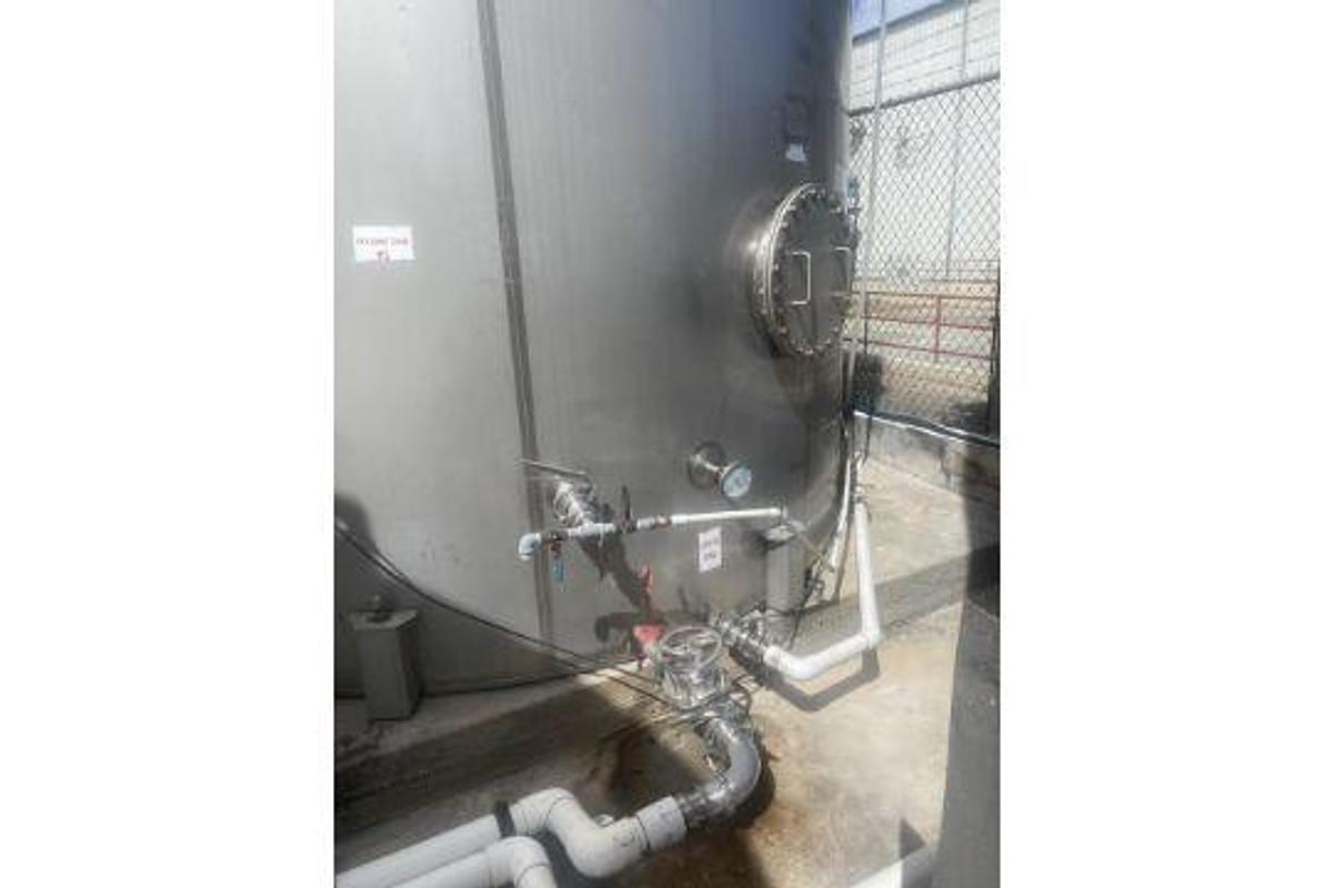 Used Used Walker 30,000 gallon T-304 stainless steel silo