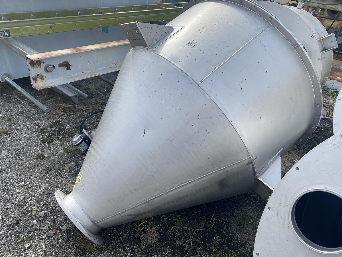 Used Used approximately 40 cu. ft.  stainless steel vertical hopper