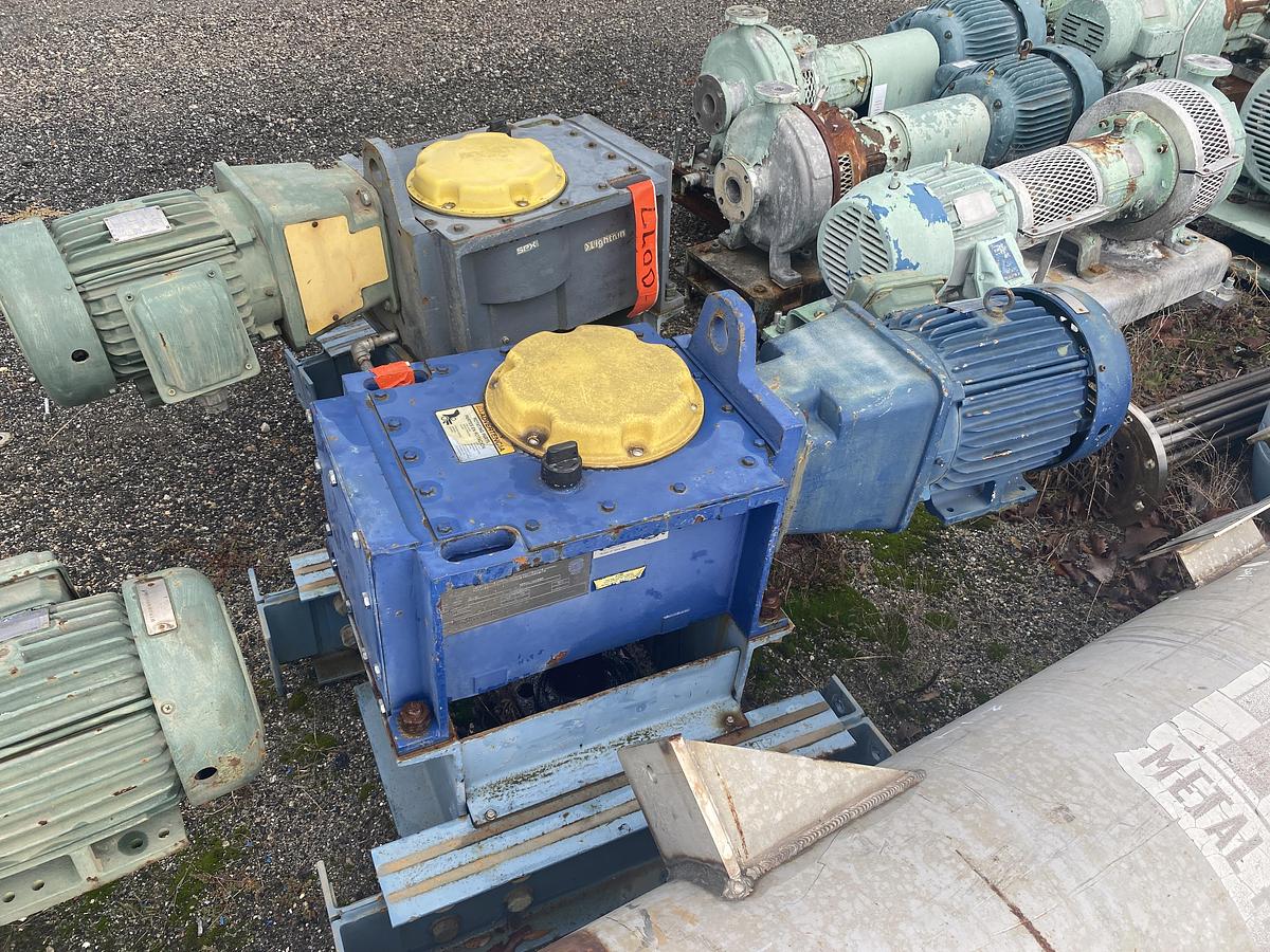 Used Used Lightnin Right-Angle Drive (CW). Model 504Q7.5C