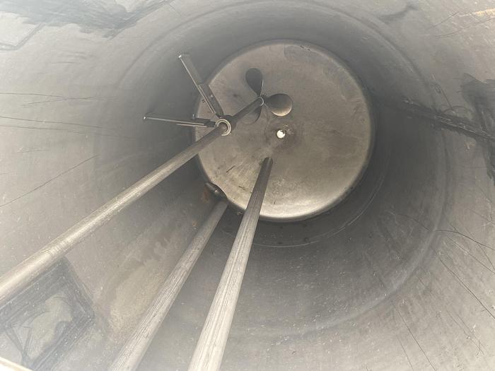 Used Used IPSCO approximately 700 gallon 304 stainless steel vertical mix tank