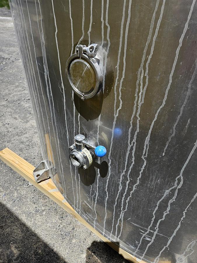 Used Used Feldmeier 7,000 gallon 304 stainless steel sanitary storage tanks