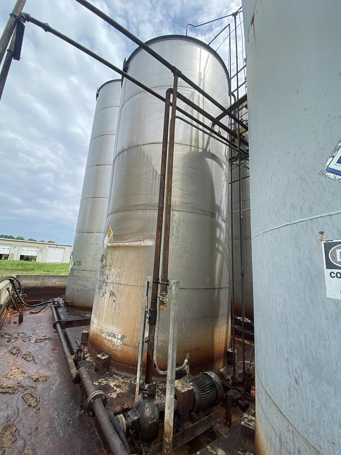 Used Used Industrial Air Inc. approximately 10,000 gallon stainless steel storage tank