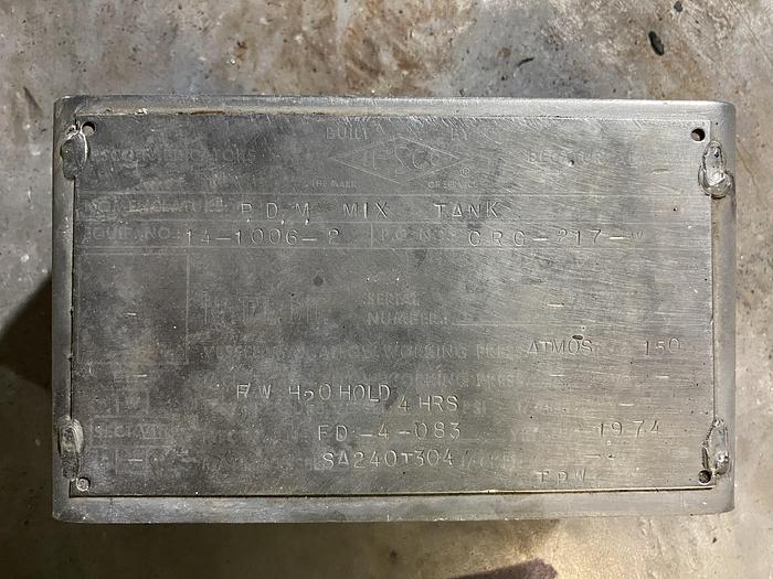 Used Used IPSCO approximately 9300 gallon 304 stainless steel vertical mix tank