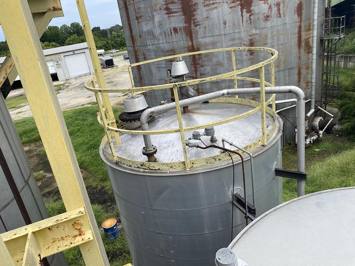 Used Used Industrial Air Inc. approximately 10,000 gallon stainless steel storage tank