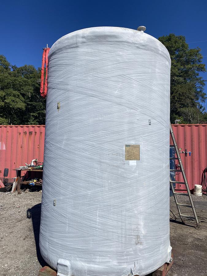 Used Used Southeastern Fiberglass Products 3000 gallon vertical fiberglass tank