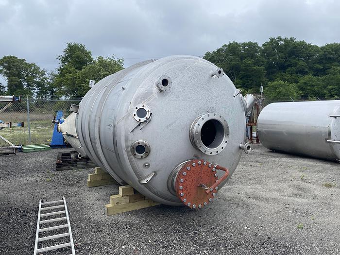 Used Crown Iron Works Co. 6,000 gallon 304L stainless steel vertical tank