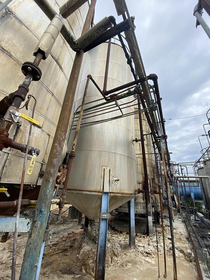 Used Used Industrial Air Inc. approximately 10,000 gallon stainless steel agitated storage tank with internal coils