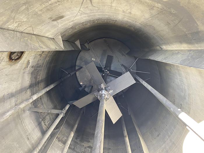 Used Used Alloy Fabricators Inc. approximately 5600 gallon 304 stainless steel vertical mix tank