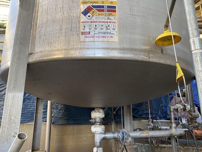 Used Used approximately 6,000 gallon 316 stainless steel vertical tank