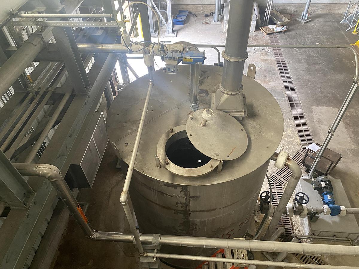 Used Used Alloy Fabricators approximately 3755 gallon 304L stainless steel vertical tank