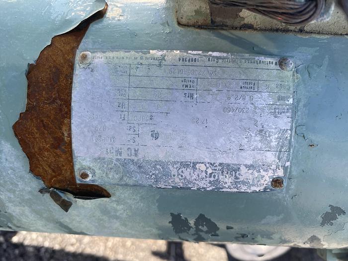 Used Used Alloy Fabricators Inc. approximately 1000 gallon 304 stainless steel vertical mix tank