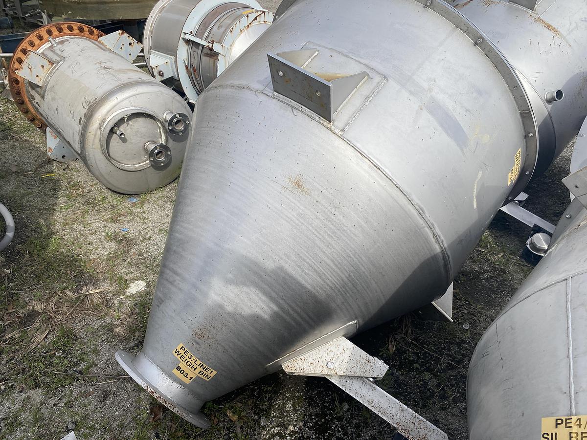 Used Used approximately 40 cu ft.  stainless steel vertical hopper