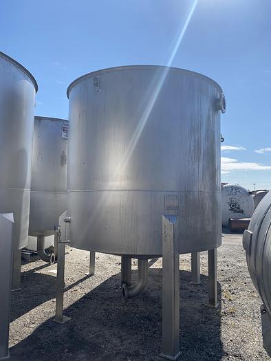 Used Used Gaston County approximately 2800 gallon 304L stainless steel vertical tank