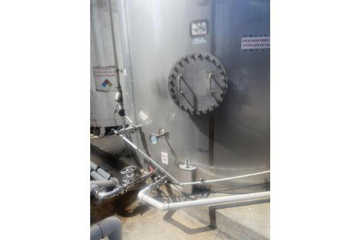 Used Used Walker 30,000 gallon T-304 stainless steel silo