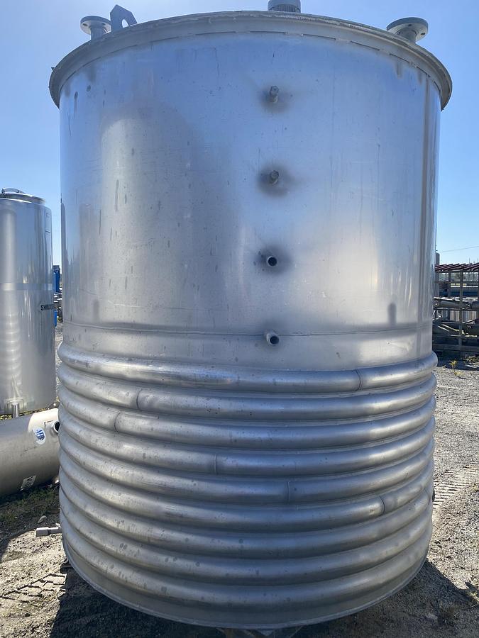 Used Used approximatley 2300 gallon 304 stainless steel vertical mix tank