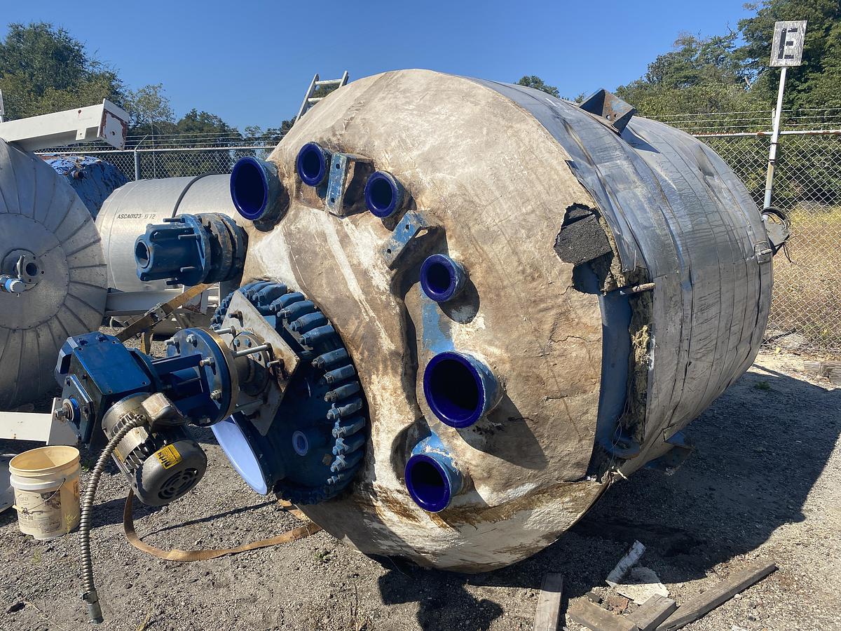 Used Used Pfaudler 2000 gallon glass lined reactor body