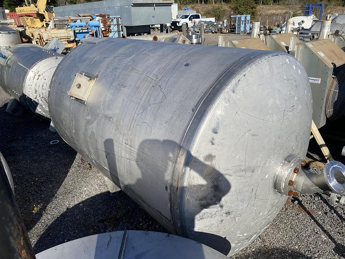 Used Used Alloy Fabricators Inc.  approximately 1000 gallon vertical 304 stainless steel mix tank