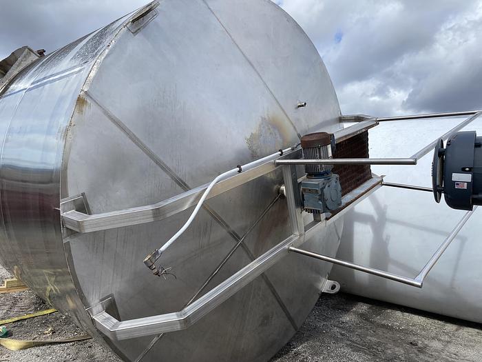 Used Used Feldmeier approximately 8000 gallon 304 stainless steel jacketed/agitated vertical juice silo.