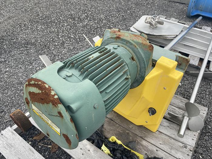 Used 4-blade agitator driven by Lightnin series 10 drive