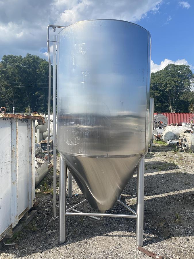 Used Used Deutshe Babcock BTE Gruppe Bdag 2600L/680 gallon 304 stainless steel vertical jacketed tank