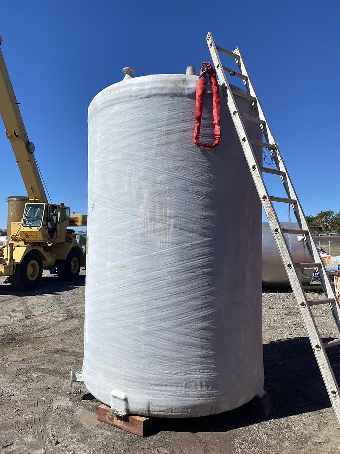 Used Used Southeastern Fiberglass Products 3000 gallon vertical fiberglass tank