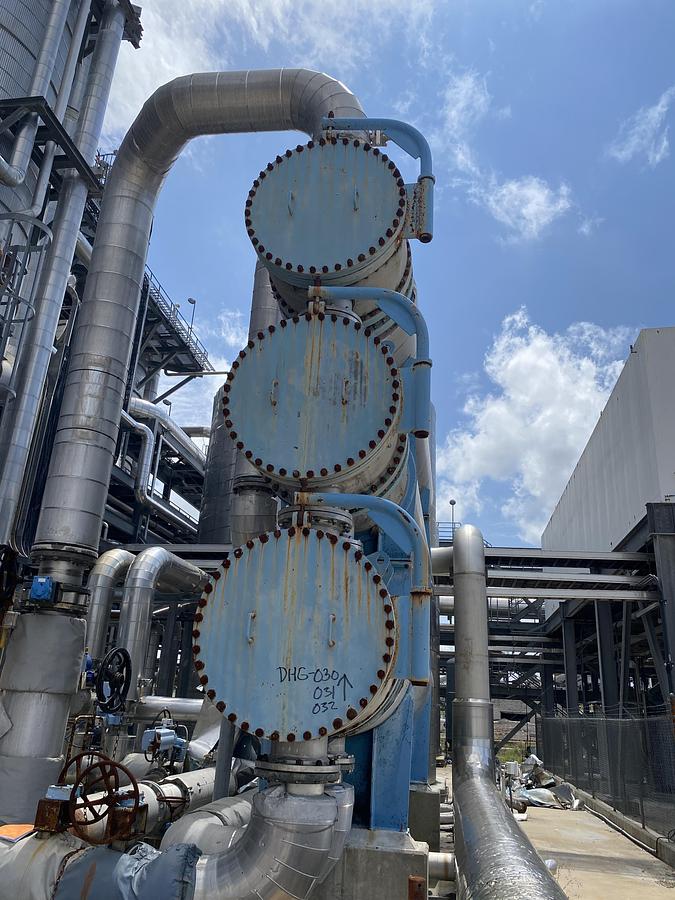 Used Used Shanghai Jiangwan Chemical Equipment Co approximately 3896 sq ft 304L stainless steel horizontal heat exchanger