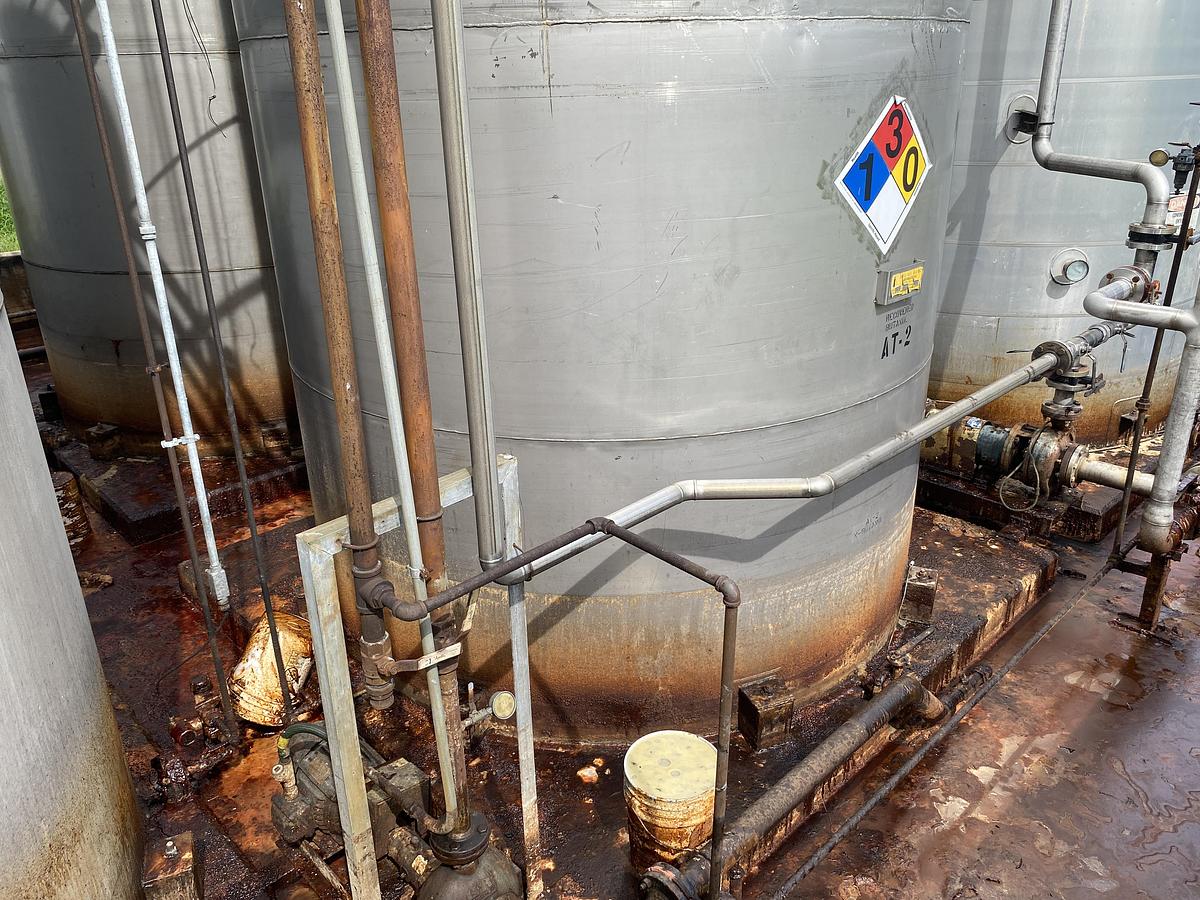 Used Used Industrial Air Inc. approximately 10,000 gallon stainless steel storage tank