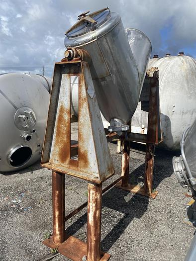 Used Used Patterson Kelly 10 cu.ft. 304 stainless steel twin shell dry blender