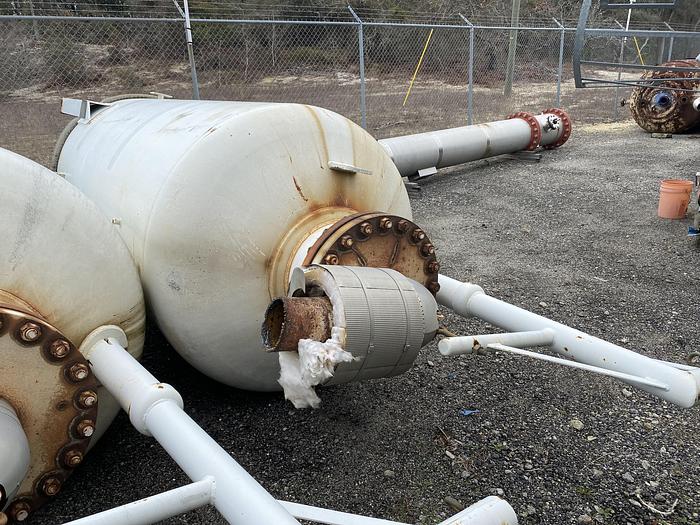 Used Used Deltak Mfg. Inc. Approximately 1500 gallon carbon steel vertical adsorber.