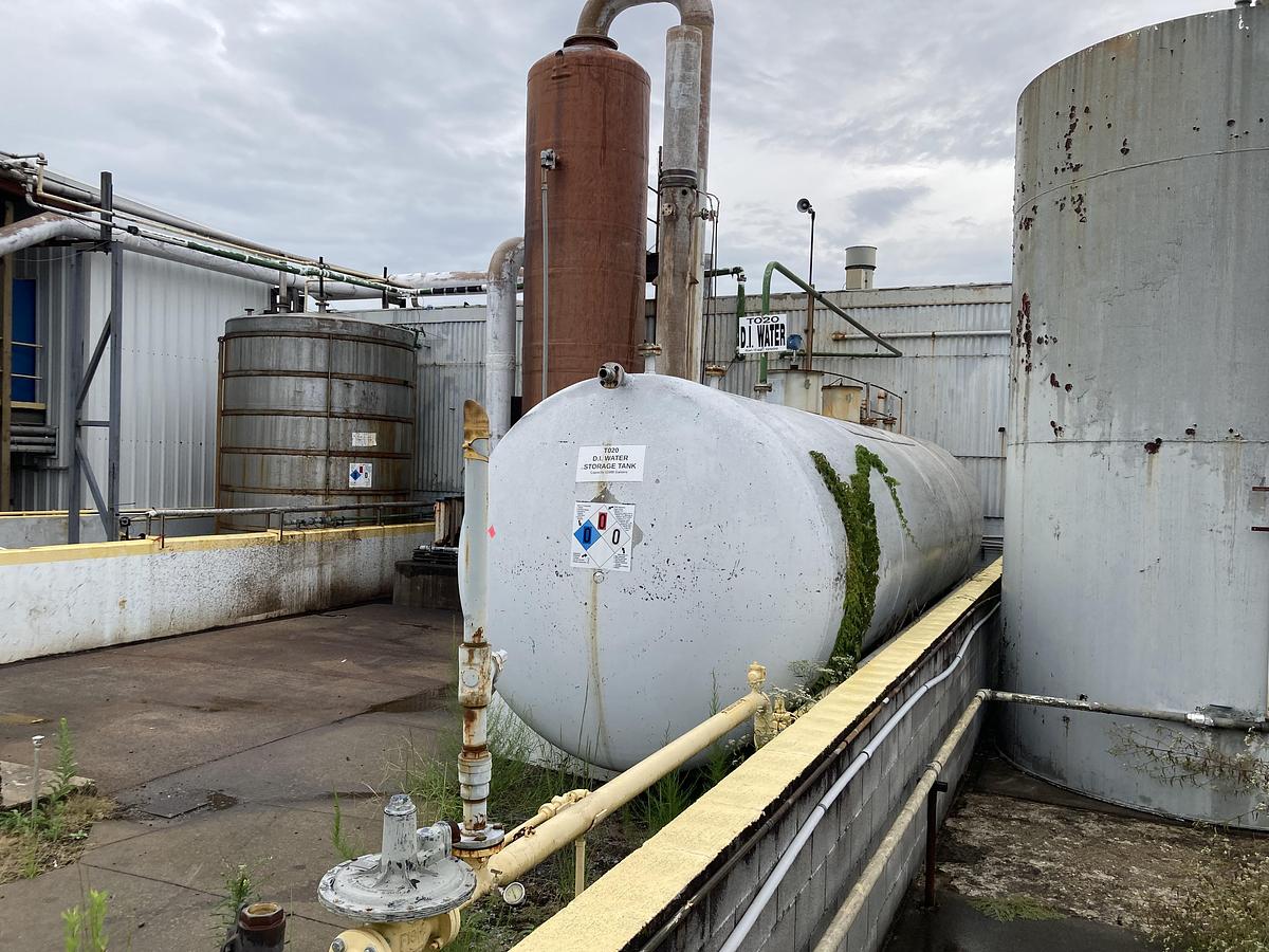 Used Used approximately 12,000 gallon horizontal 1100+ Aluminum storage tank