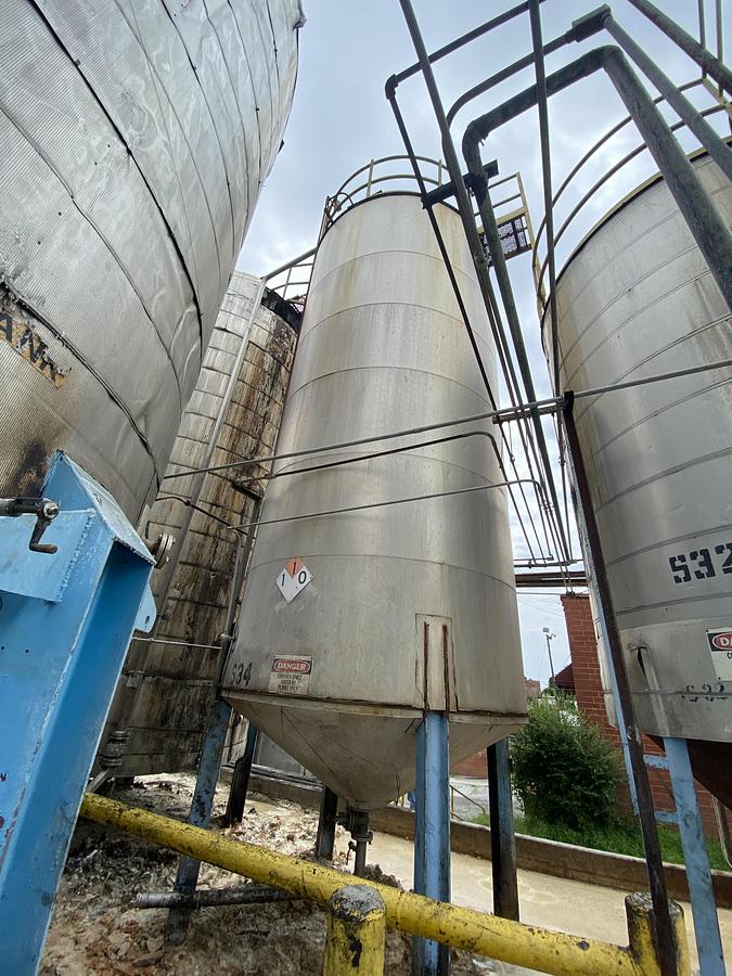 Used Used Industrial Air Inc. approximately 10,000 gallon stainless steel agitated storage tank with internal coils