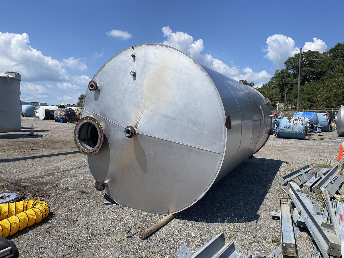 Used Used Industrial Air Inc. approximately 10,000 gallon stainless steel storage tank