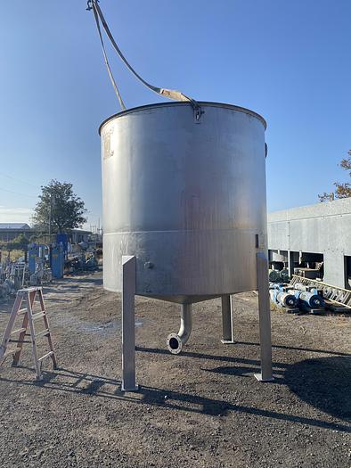 Used Used Gaston County approximately 2800 gallon 304L stainless steel vertical tank