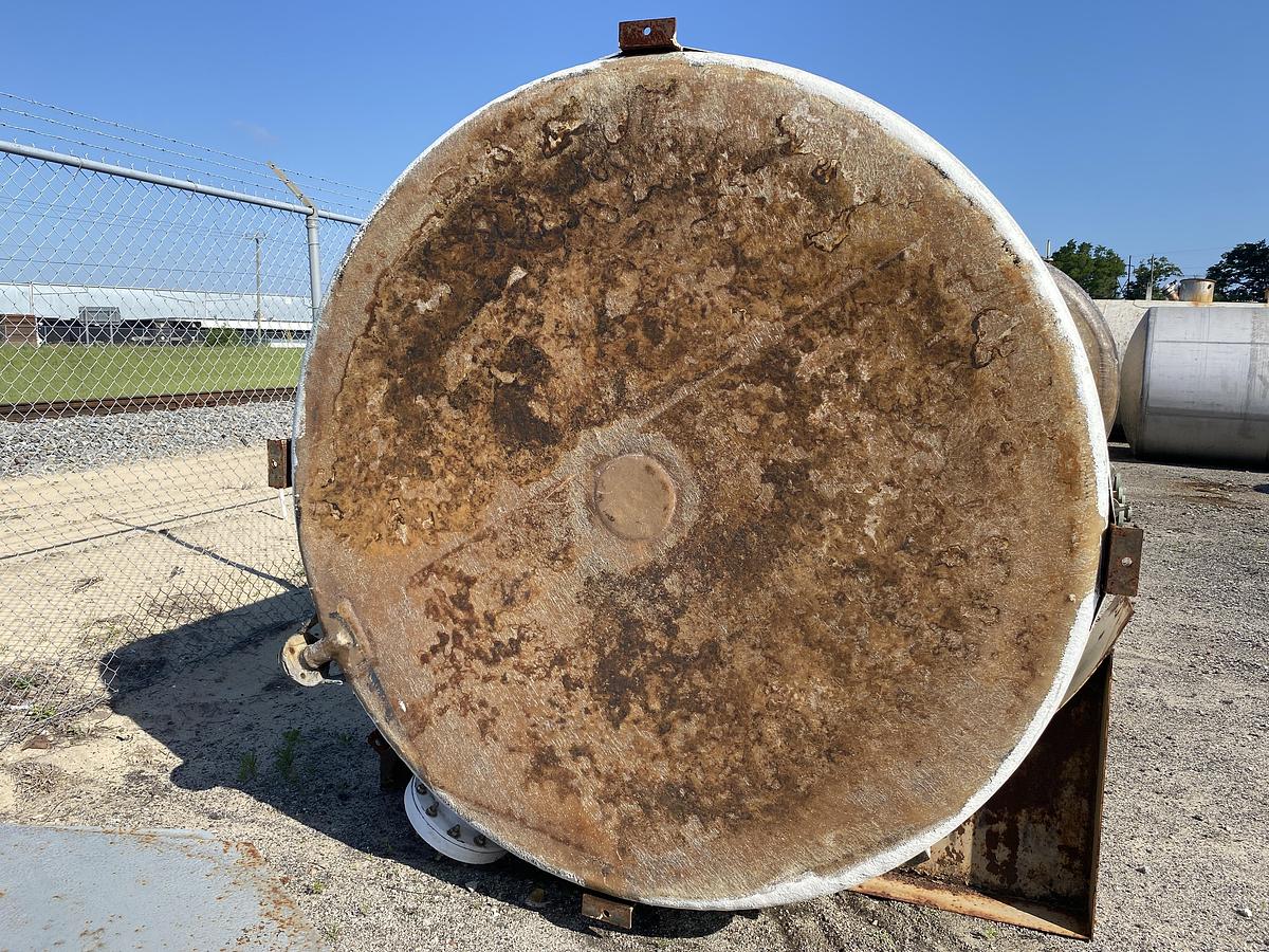 Used Used Owens Corning 5600 gallon fiberglass vertical storage tank