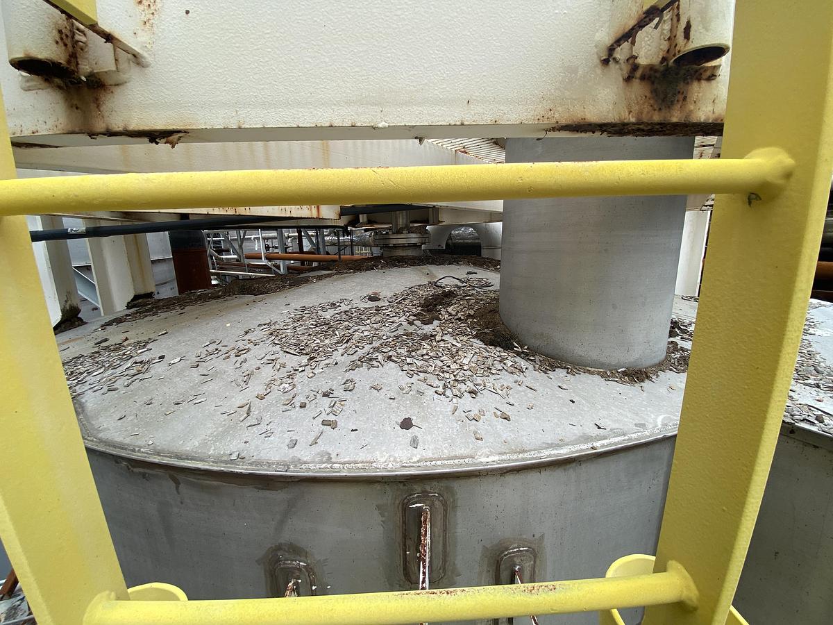 Used Used A.V.A. approximately 10,500 gallon stainless steel vertical mix tank