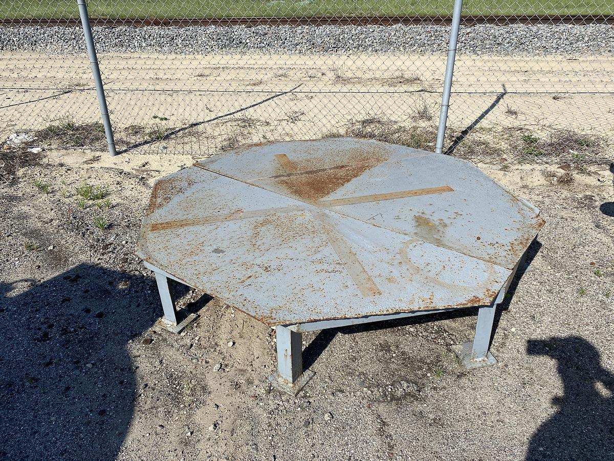 Used Used Owens Corning 5600 gallon fiberglass vertical storage tank