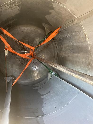 Used Used approximately 2300 gallon stainless steel mix tank. 80" diameter X 9' high straight side