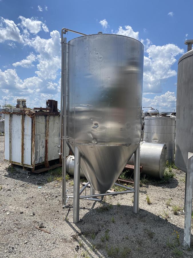 Used Used Deutshe Babcock BTE Gruppe Bdag 2600L/680 gallon 304 stainless steel vertical jacketed tank