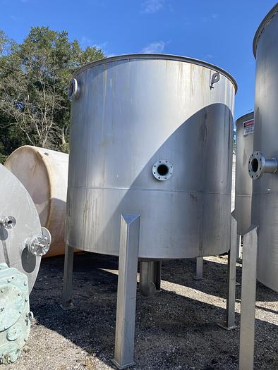 Used Used Gaston County approximately 2800 gallon 304L stainless steel vertical tank