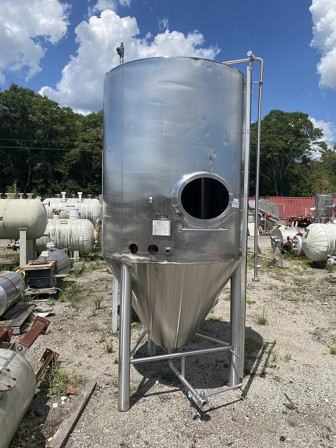 Used Used Deutshe Babcock BTE Gruppe Bdag 2600L/680 gallon 304 stainless steel vertical jacketed tank