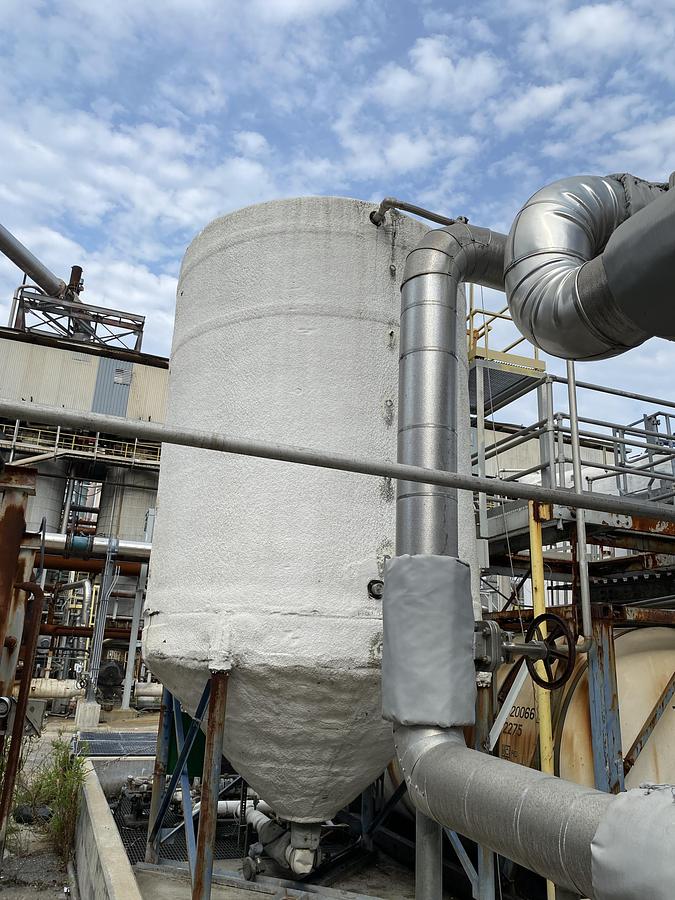 Used Used approximately 5400 gallon Poly Tank