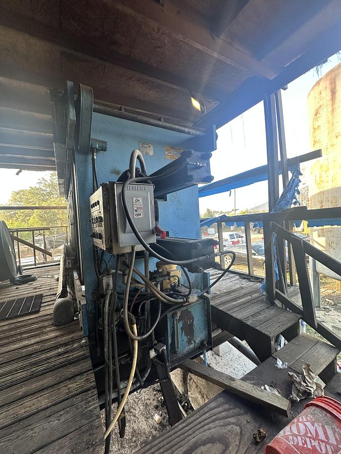 Used Used Durco Quadra Press.  Model QP-1200/32-34