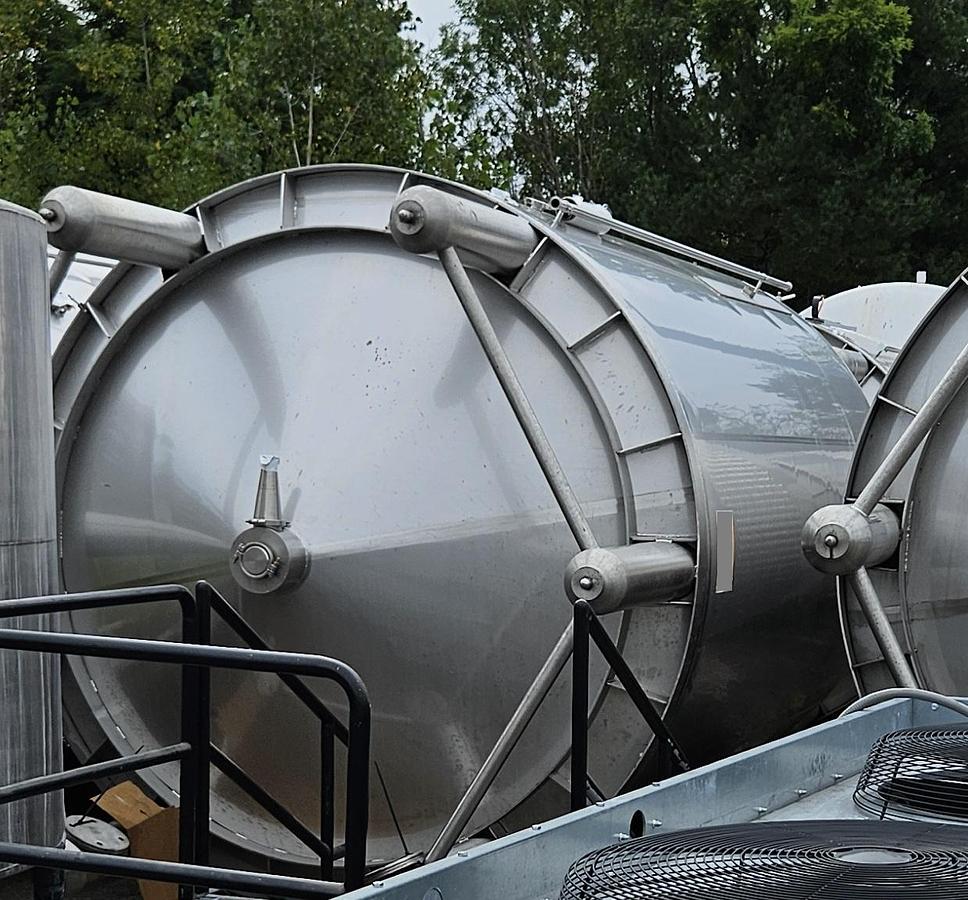 Used Used Criveller 6,000 gallon kosher 304 stainless steel beer well tank